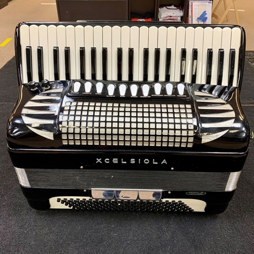Excelsior Excelsiola Model 714 Accordion (Consignment)